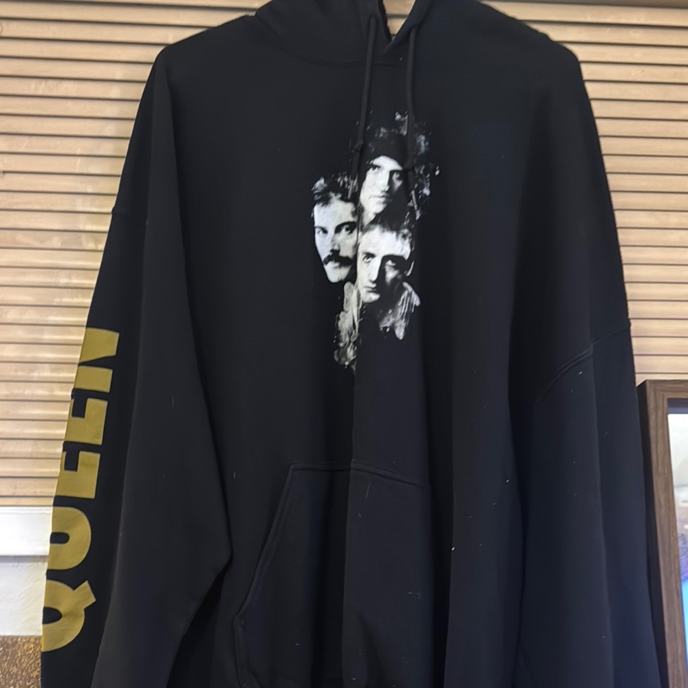 Queen Black and Gold Sweatshirt Hoodie Preowned